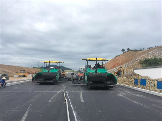 景德鎮(zhèn)這條道路進入瀝青攤鋪階段，機場直達景北高鐵站的“最后一公里”即將通車