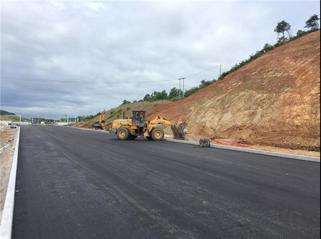 景德鎮(zhèn)這條道路進入瀝青攤鋪階段，機場直達景北高鐵站的“最后一公里”即將通車