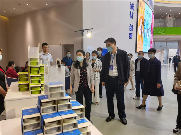 新理念、新時(shí)尚、新方式、新感受——德宇集團(tuán)舉行2022得雨活茶新品發(fā)布推廣會(huì)
